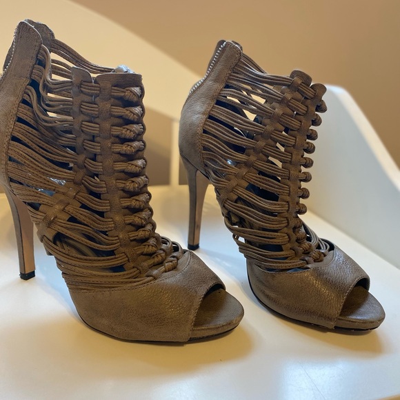Vince Camuto leather strappy heel - Picture 5 of 5